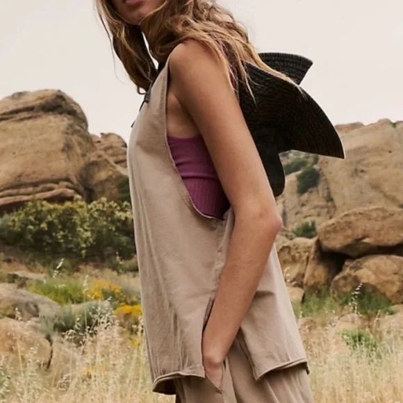 ☀️(A359) NEW Hot Shot Relaxed Sleeveless Top. Tan. Size: Medium - Picture 2 of 14